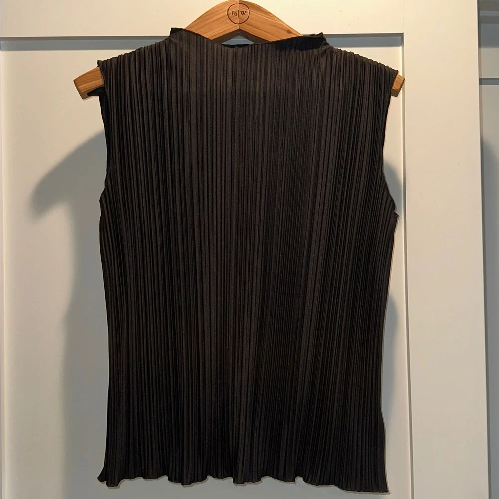 Rails Trea Sleeveless Plisse Top - Picture 8 of 8